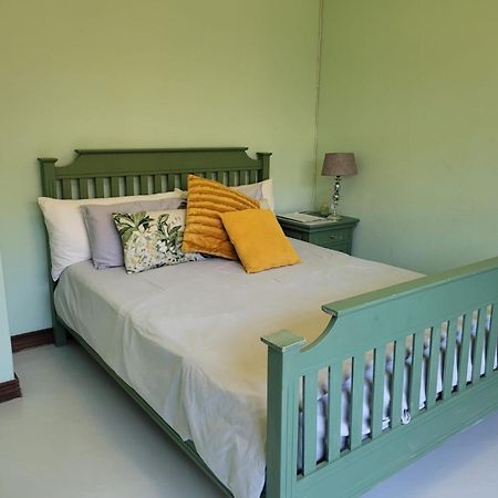 Arum Lily Guest Rooms พริทอเรีย ภายนอก รูปภาพ